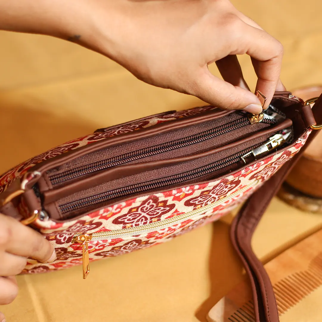 Diamond Monolyn Sling Bag