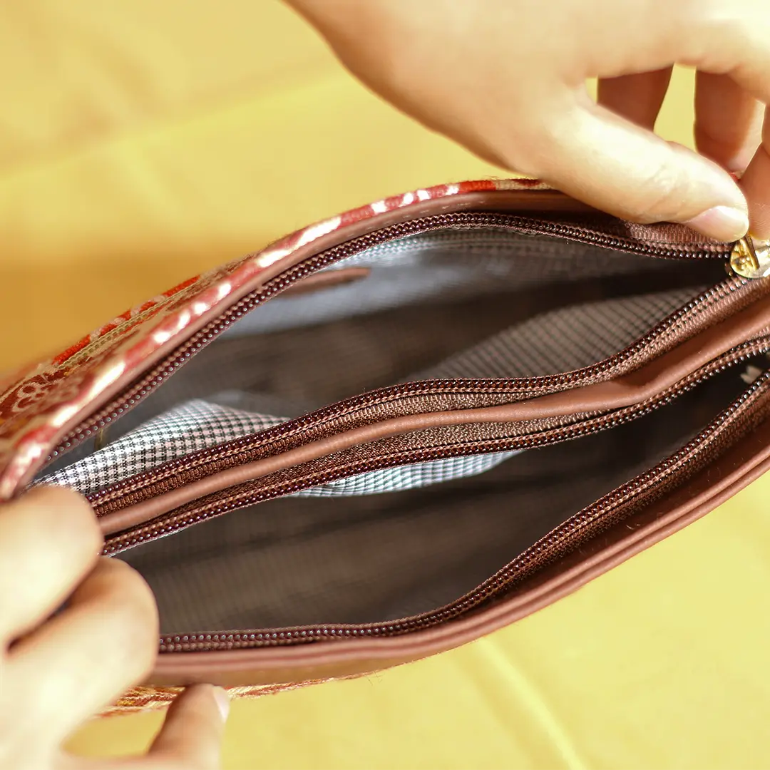 Diamond Monolyn Sling Bag