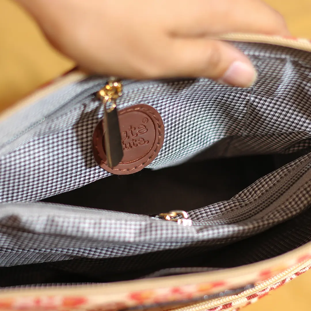 Diamond PanEdged Sling Bag