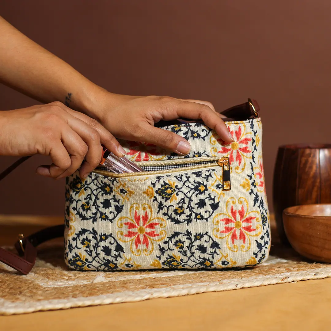 Lattice Monolyn Sling Bag