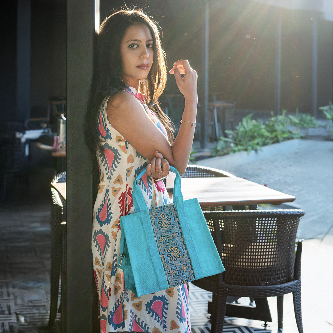 Vertical Lace Jute Lunch Bag with Zipper